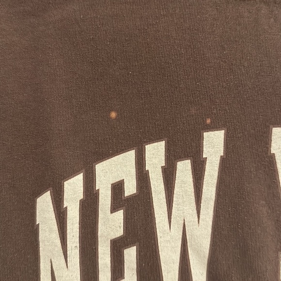 Brandy Melville Chloe New York T-shirt Top Brown - Picture 3 of 3